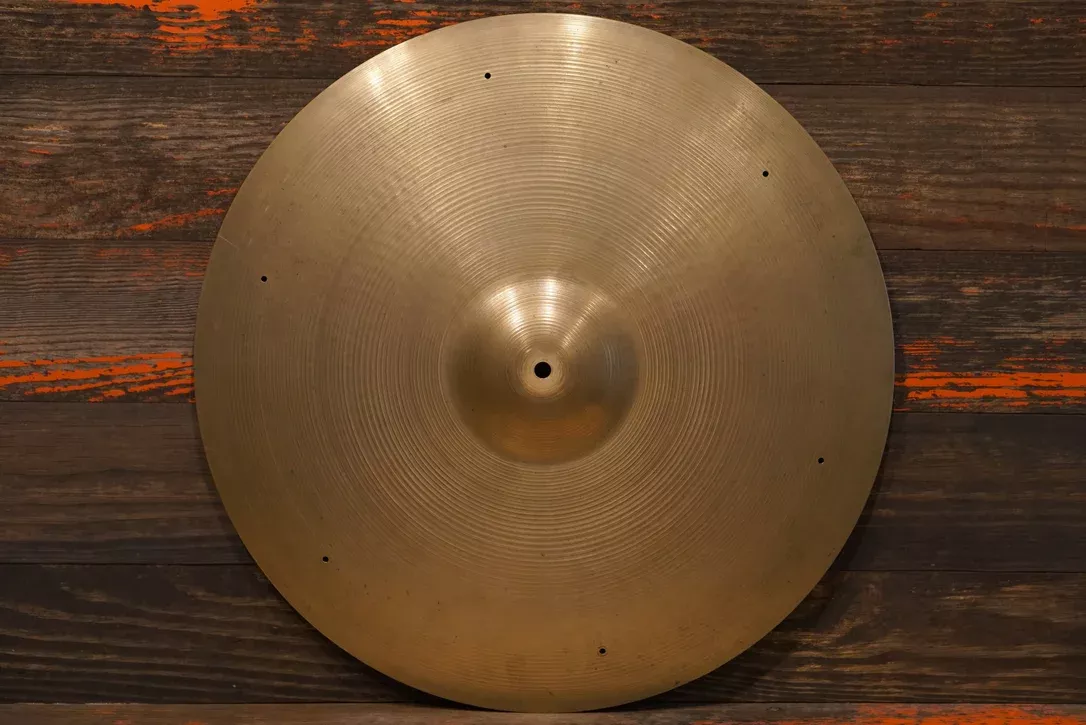 Zildjian 22″ Avedis 1970s Ride Cymbal – 2676g